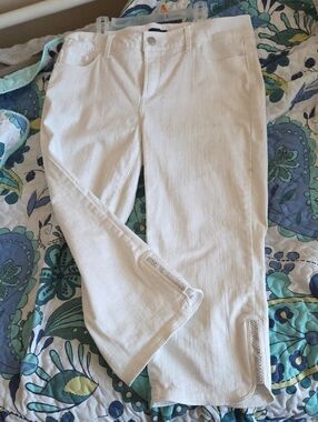 NYDJ White Cropped Jeans with Side Zipper Detail